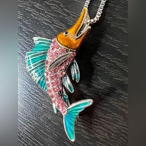 🐟 NWT! Rhinestone Marlin Necklace